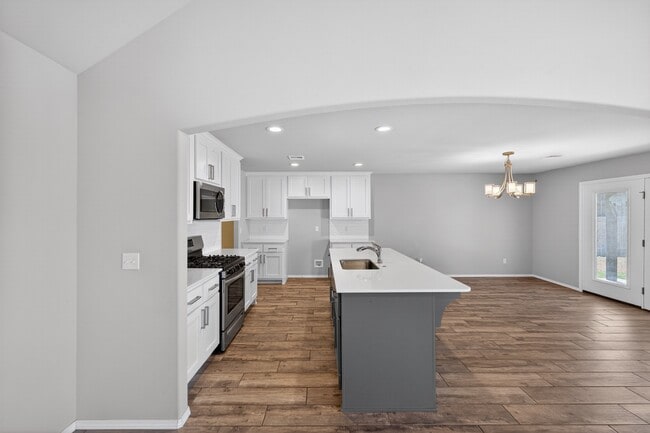 Building Photo - 4018 S 14th Pl