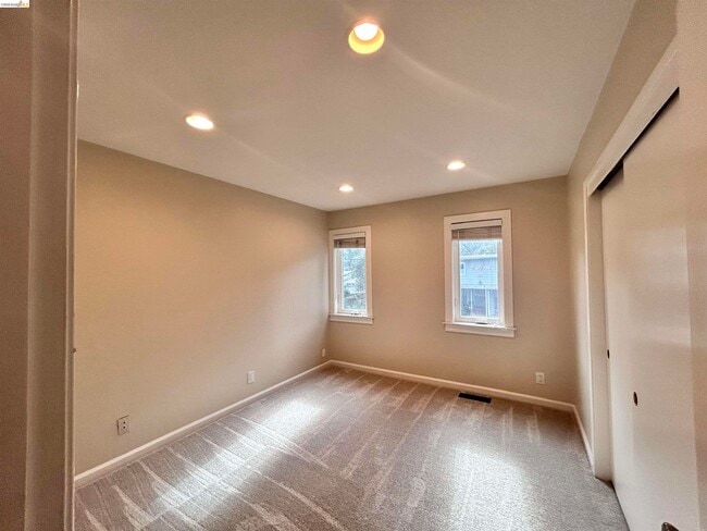 Building Photo - 3620 Walnut St