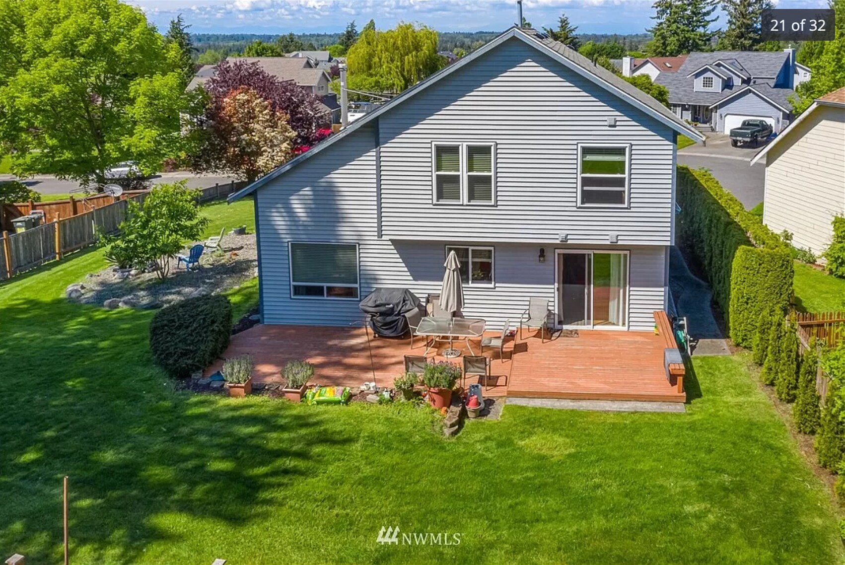 Large back deck - 1317 Ethan Ct