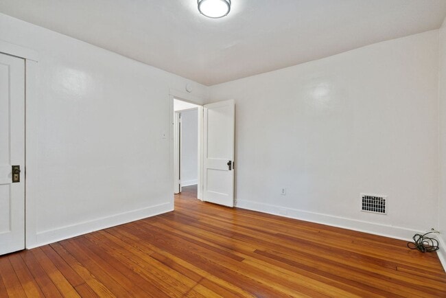 Building Photo - Updated 2 Bedroom Single Family Home In Be...