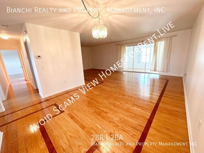 Building Photo - 1819 Shore Dr S