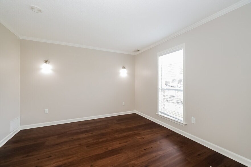 Building Photo - 6671 Hidden Fern Ln E