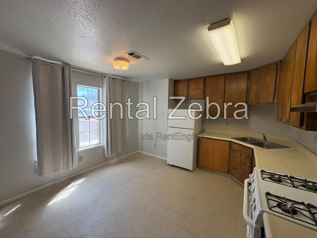 Building Photo - 63 Skylark Ct