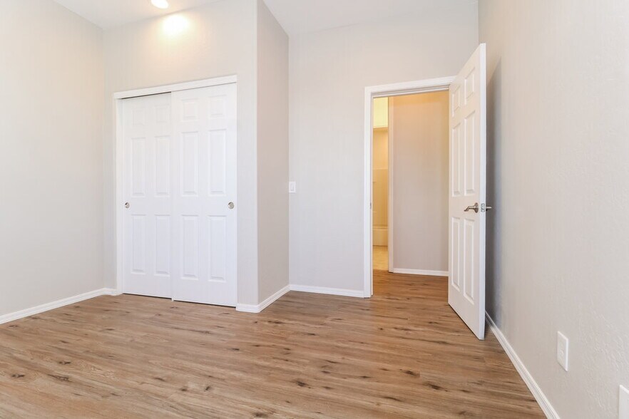 Building Photo - 6114 S 30th Ln