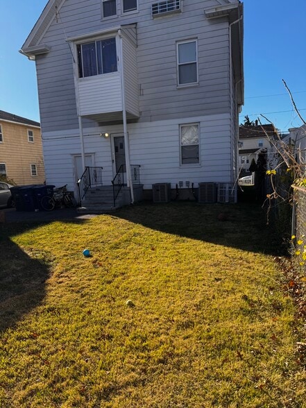 yard - 180 Summerfield Ave