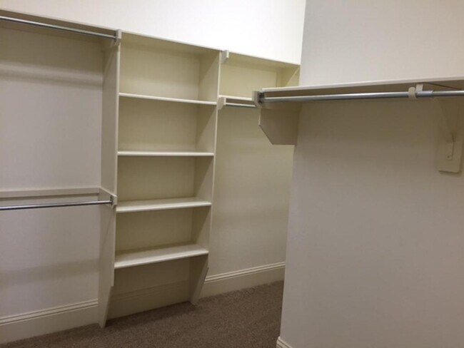 Building Photo - 13117 Stoneleigh Terrace Dr