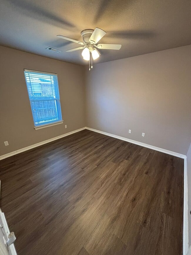 Building Photo - NEW APPLIANCES TO COME!! Gorgeous Single Family Home Off Of Mount Comfort Road!