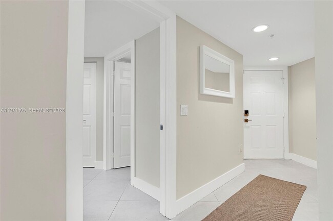 Building Photo - 2009 SE 10th Ave