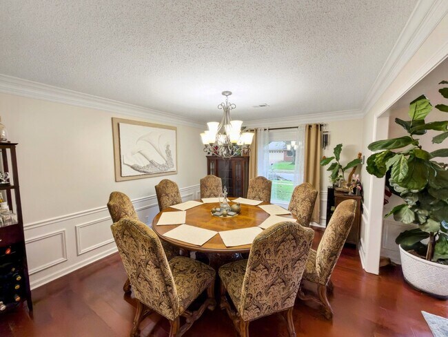 Building Photo - 743 Grovewood Dr