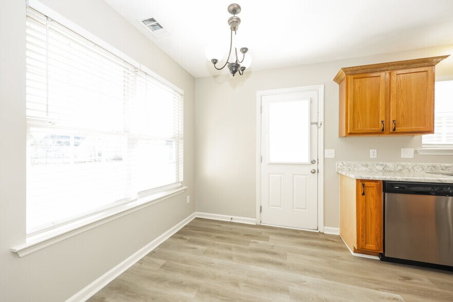 Building Photo - 1925 Port James Cir