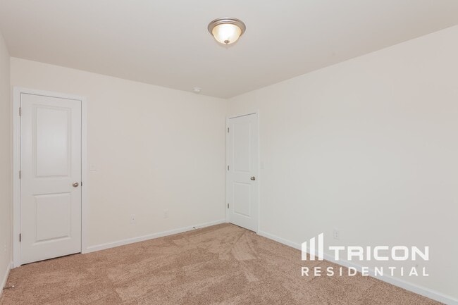 Building Photo - 156 King William Dr