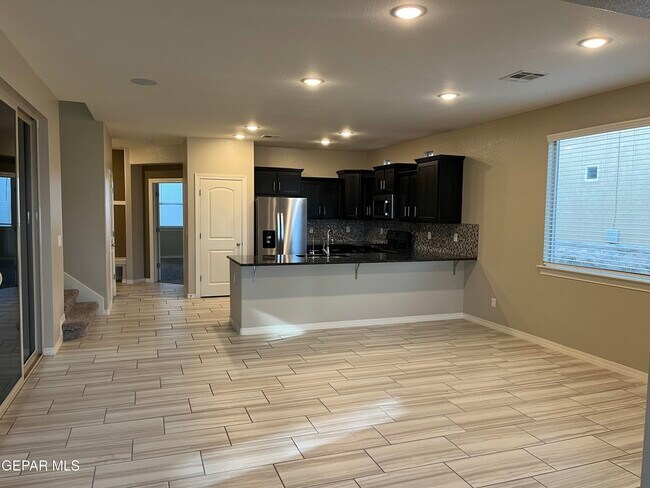 Building Photo - 14823 Pebble Hills Blvd