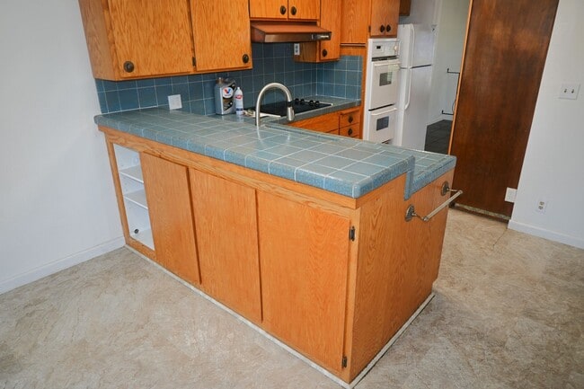 Building Photo - 5941 S Land Park Dr