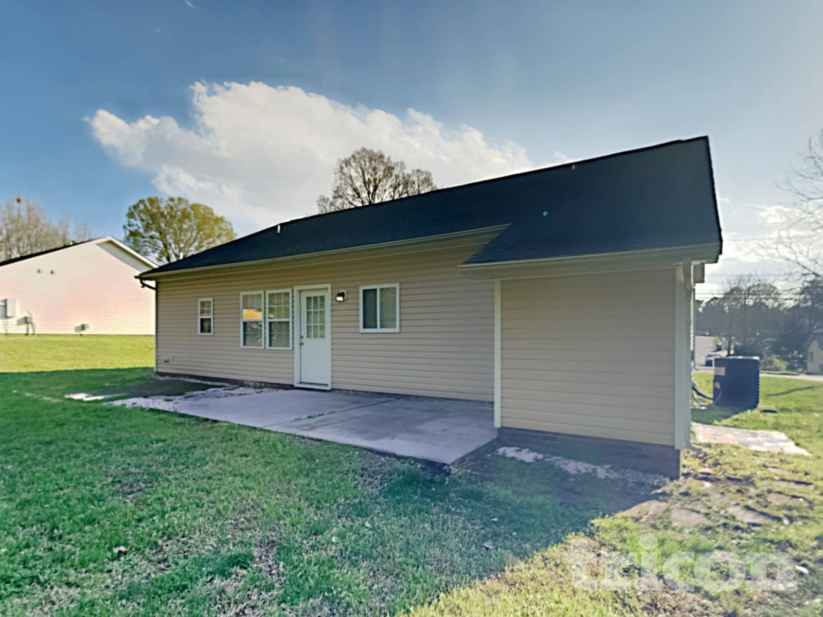Building Photo - 2897 Shady Ln Ave