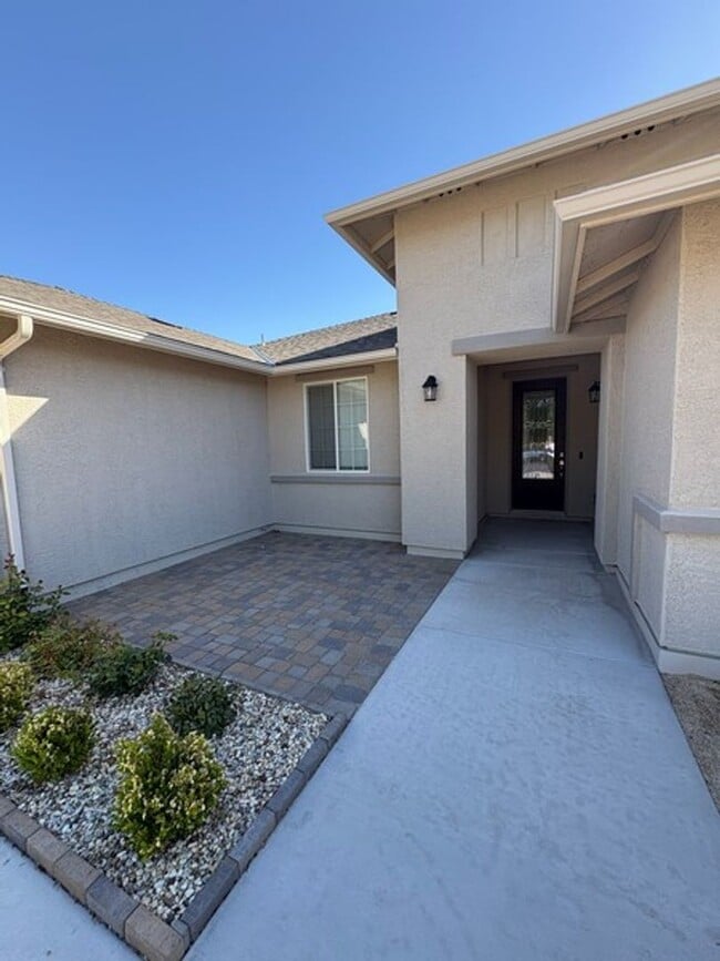Building Photo - Spacious Four Bedroom off the Golf Course in Fernley