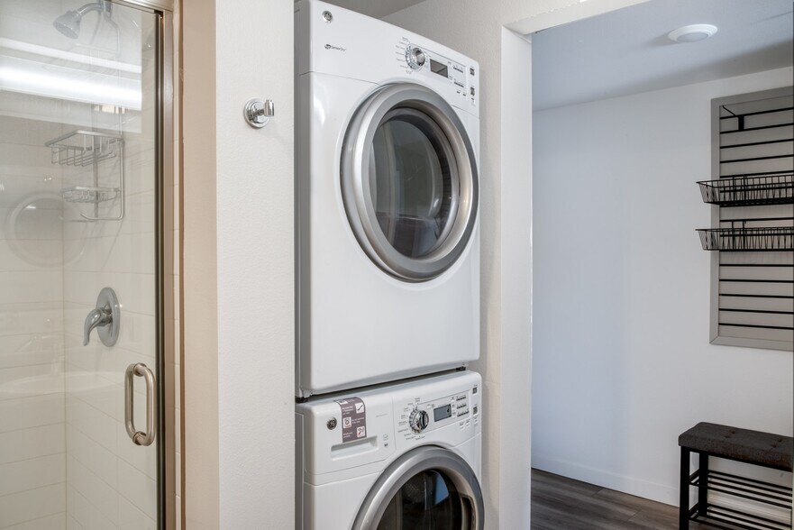 Building Photo - 1530 Belmont Ave