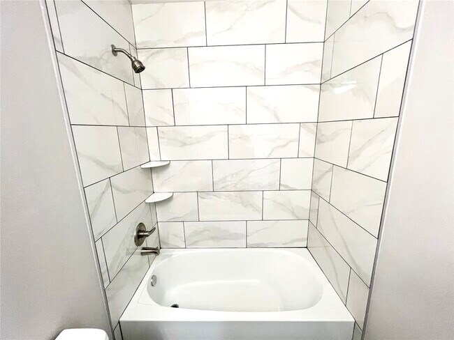 Building Photo - 9508 Quaker Ct