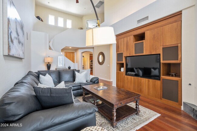 Building Photo - 15240 N Clubgate Dr