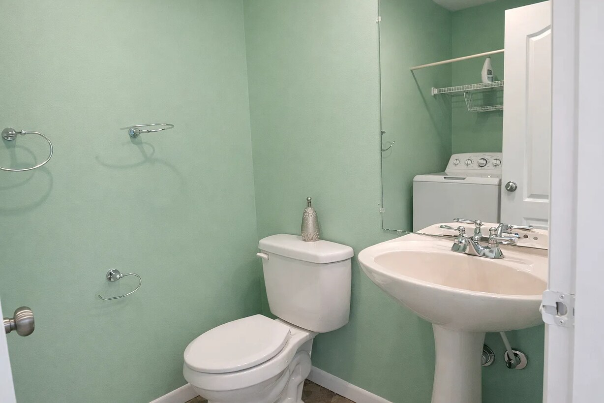 Building Photo - 22 Colony West Dr