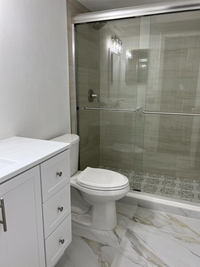 Building Photo - 1100 SE 4th Ave