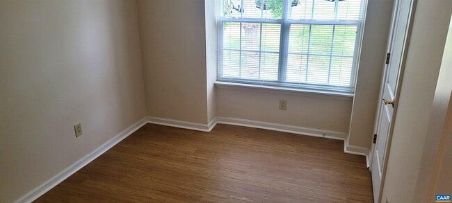 Building Photo - 1356 Villa Way