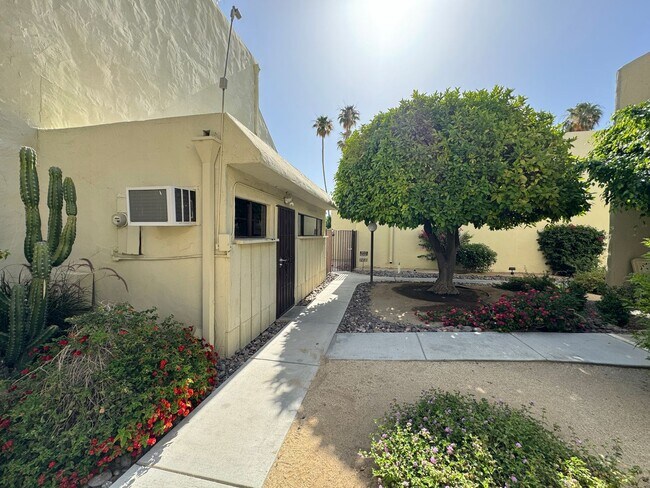 Building Photo - AVAILABLE NOW!!  1 Bedroom 1 Bathroom UPSTAIRS Apartment in Palm Springs!