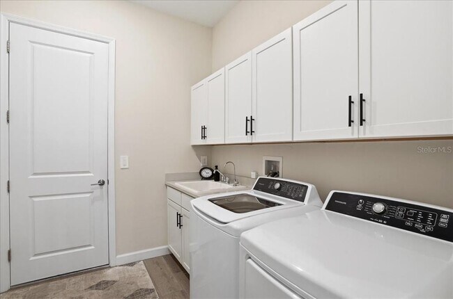 Building Photo - 15917 Tradewind Ter