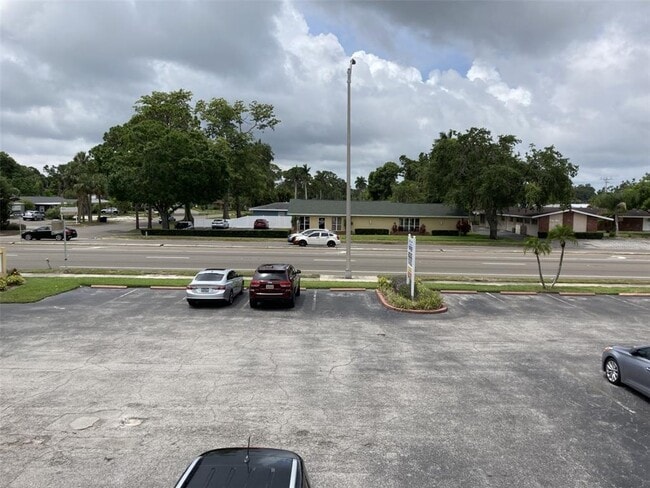 Building Photo - 5008 Manatee Ave W