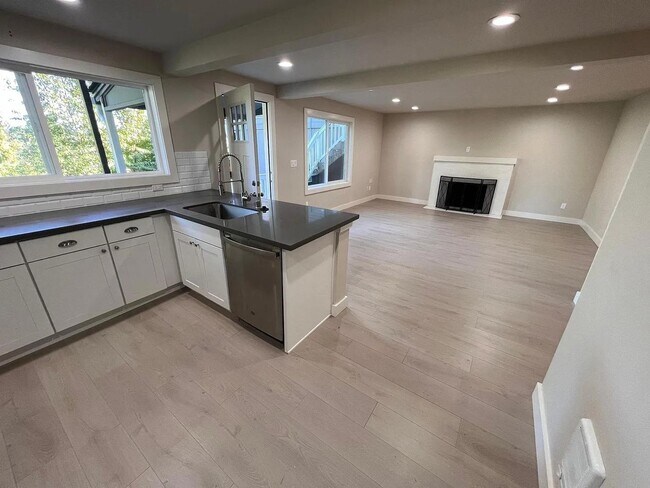 Building Photo - Sand Point Apartments