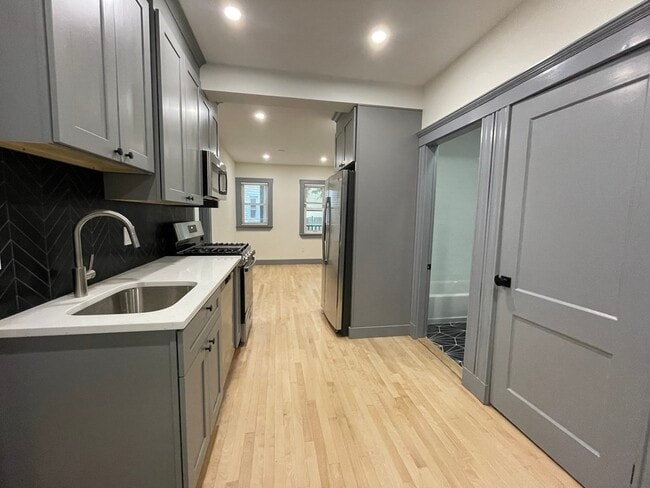 Building Photo - 41 Long Ave