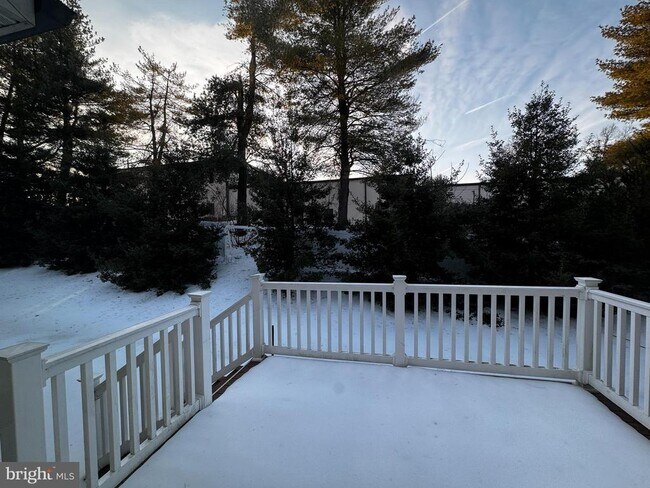 Building Photo - 4 Stonehaven Cir