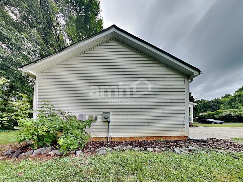 Building Photo - 11435 Woodfire Rd