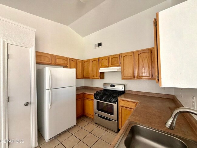 Building Photo - 12501 Sombra Fuerte Dr