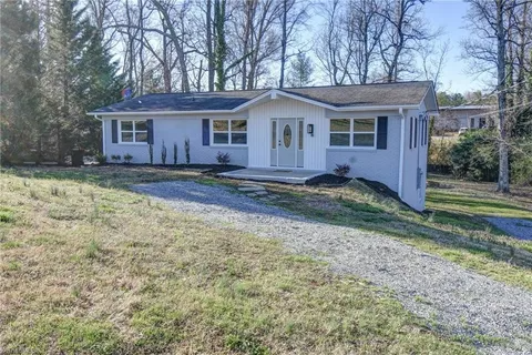Building Photo - 19 N Forrest Dr