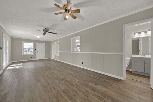 Building Photo - Wonderful Home Near Downtown Matthews!