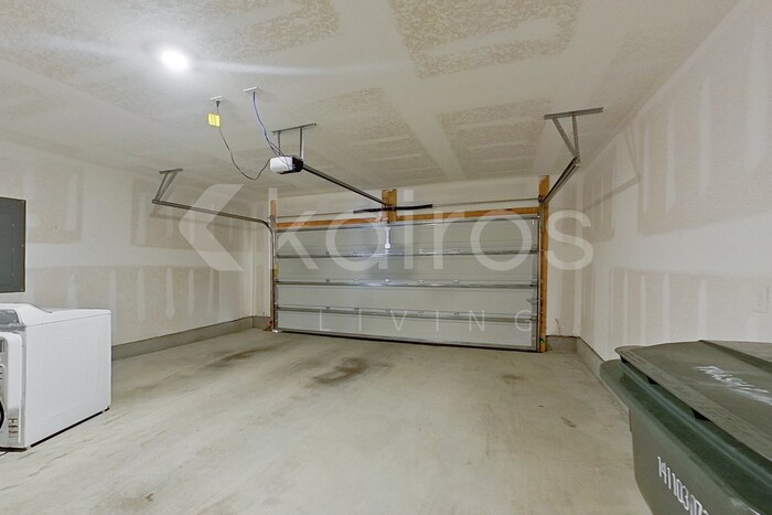 Building Photo - 130 Metalmark Dr