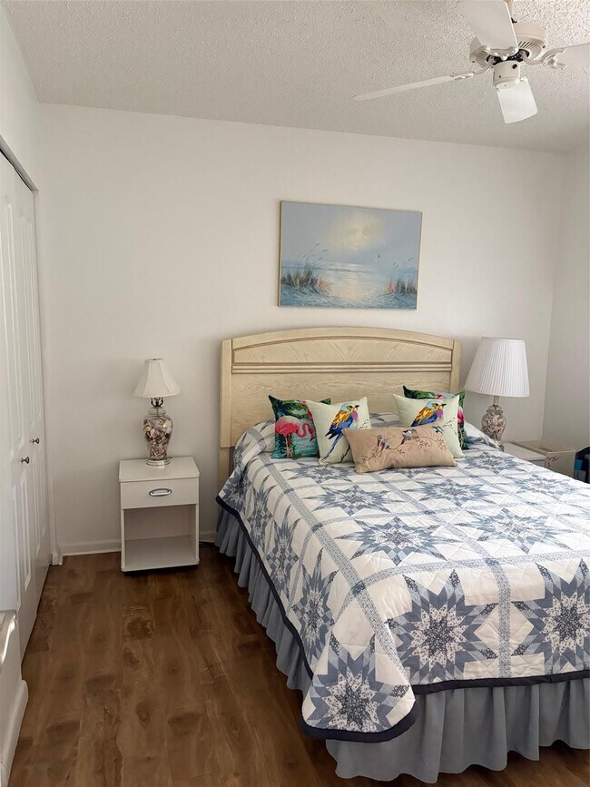 Building Photo - 1055 Country Club Dr