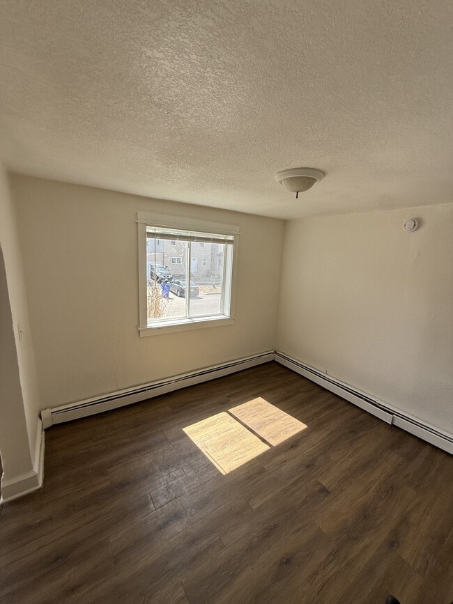 Building Photo - 353 Sherburne Ave