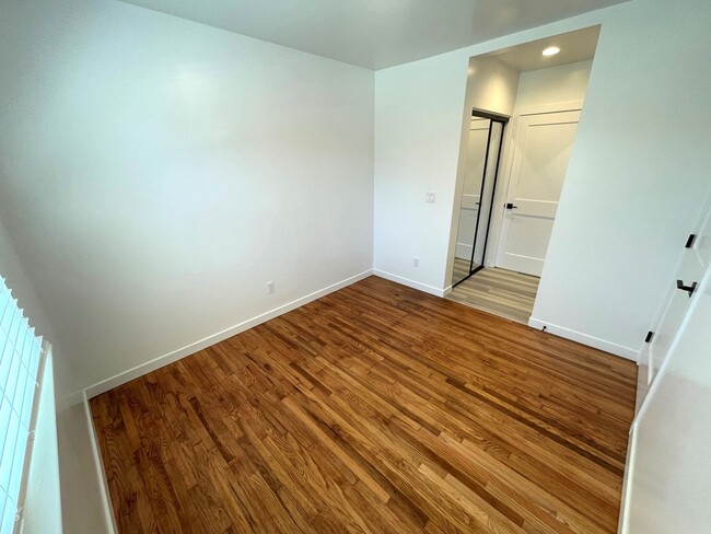 Building Photo - Beautiful, Tree-Lined Street in Residential Neighborhood. Remodeled, with AC, Personal Washer/Dryer