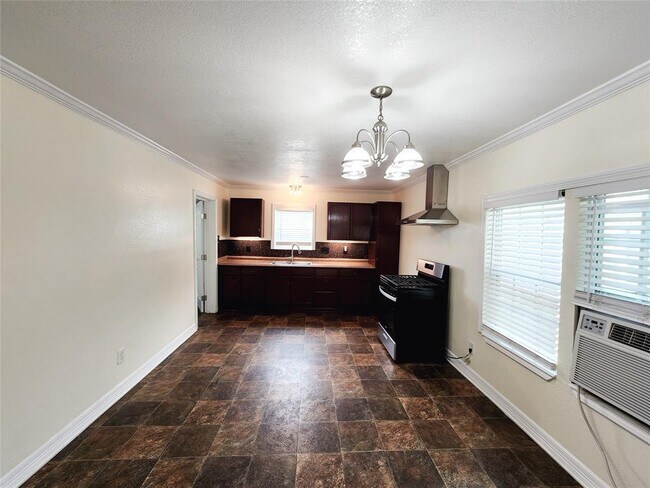 Building Photo - 1204 De Boll St