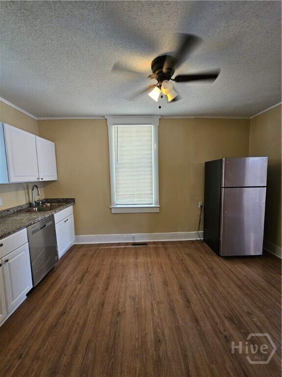 Building Photo - 714 W 38th St