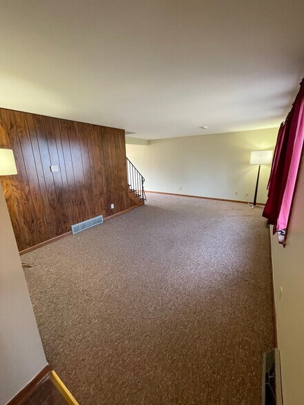 Building Photo - 225 Sunshine Dr