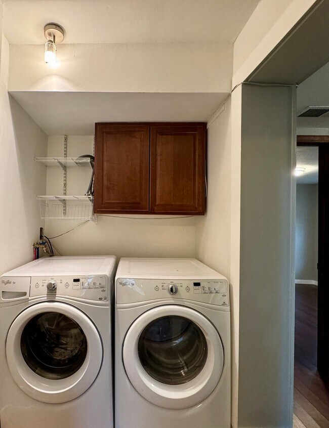Building Photo - Updated 3 Bedroom 2 Bath Single Family Hom...