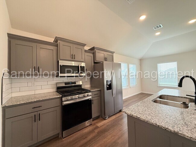 Building Photo - For Lease | East Tulsa - BA Schools | $194...