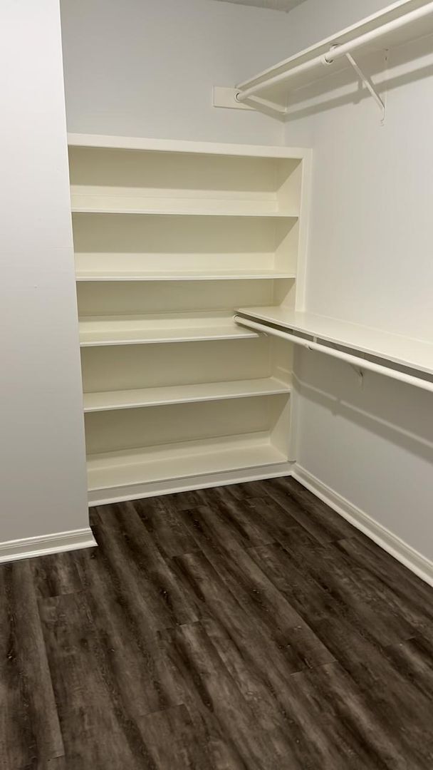 Building Photo - Beautifully updated town home