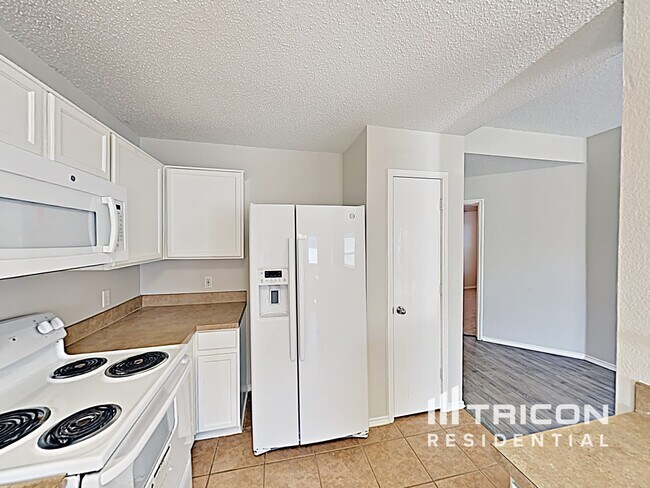 Building Photo - 704 River Run Dr