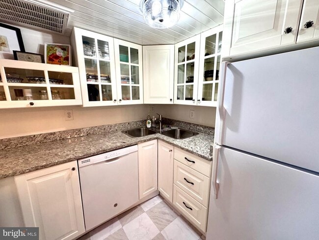 Building Photo - 1016 Prince St