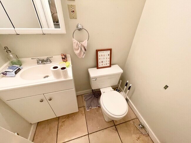 Building Photo - 660 Massachusetts Ave