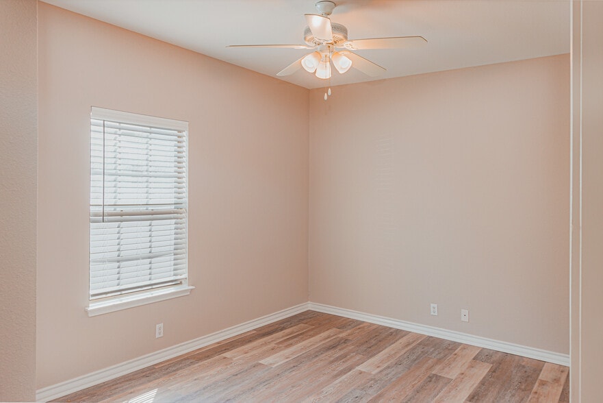 Building Photo - 113 D L Vest