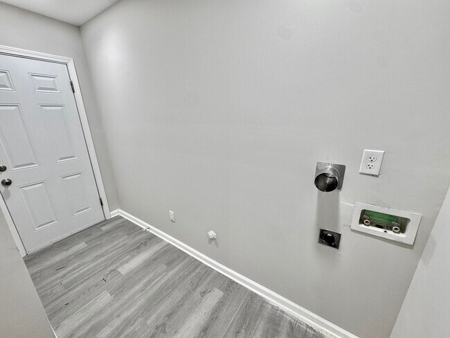 Building Photo - 4062 Alpine Ave